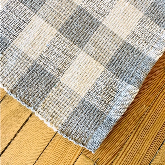 GRAY AND WHITE BUFFALO PLAID RUG - Picture 4 of 5